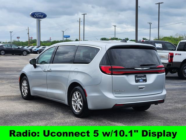 Used 2023 Chrysler Pacifica Touring-L FWD image 4