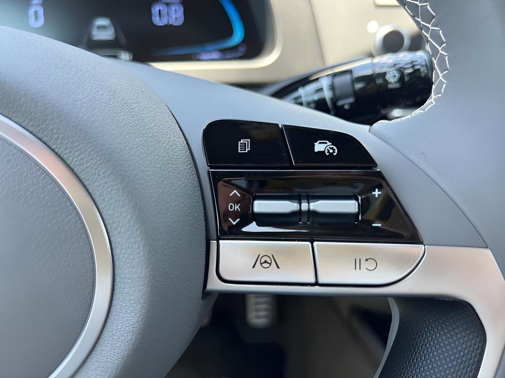 Used 2025 Hyundai Elantra Sport image 18