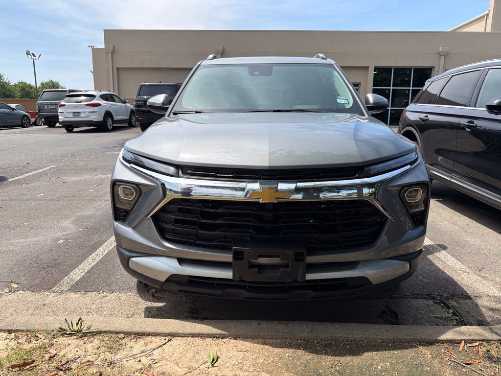 Used 2025 Chevrolet TrailBlazer LT FWD image 3