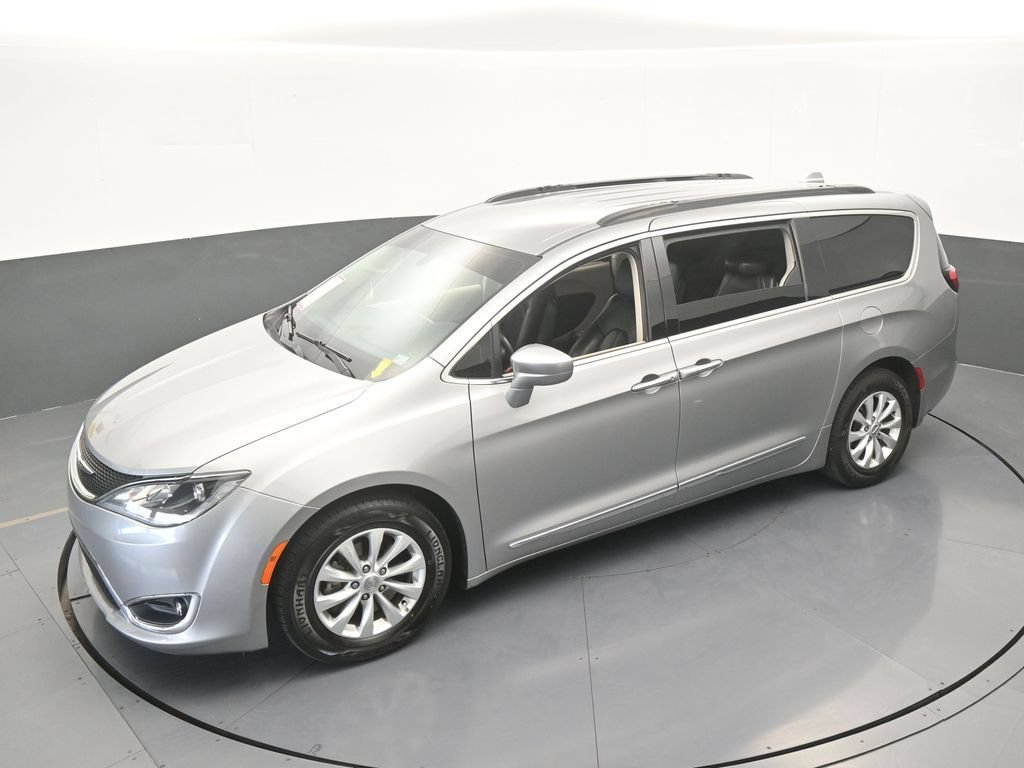 Used 2017 Chrysler Pacifica Touring-L FWD image 47