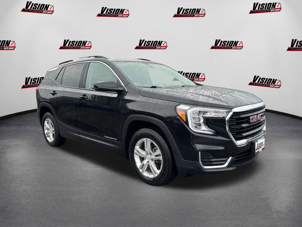 Used 2022 GMC Terrain SLE w/ Driver Convenience Package image 3