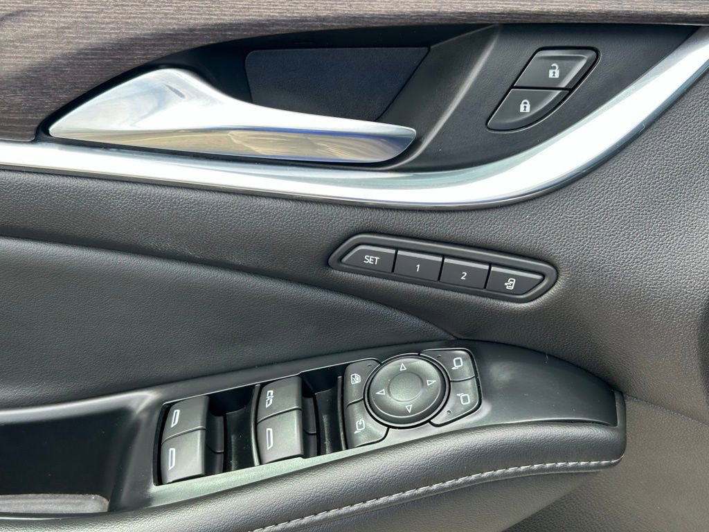 Used 2023 Buick Enclave Avenir w/ Avenir Technology Package image 31