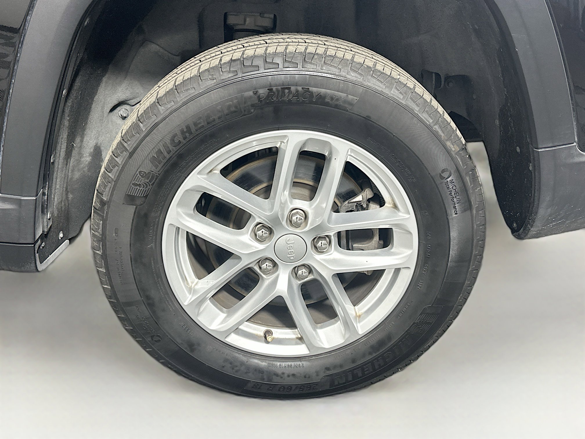 Used 2025 Jeep Grand Cherokee L Laredo image 11