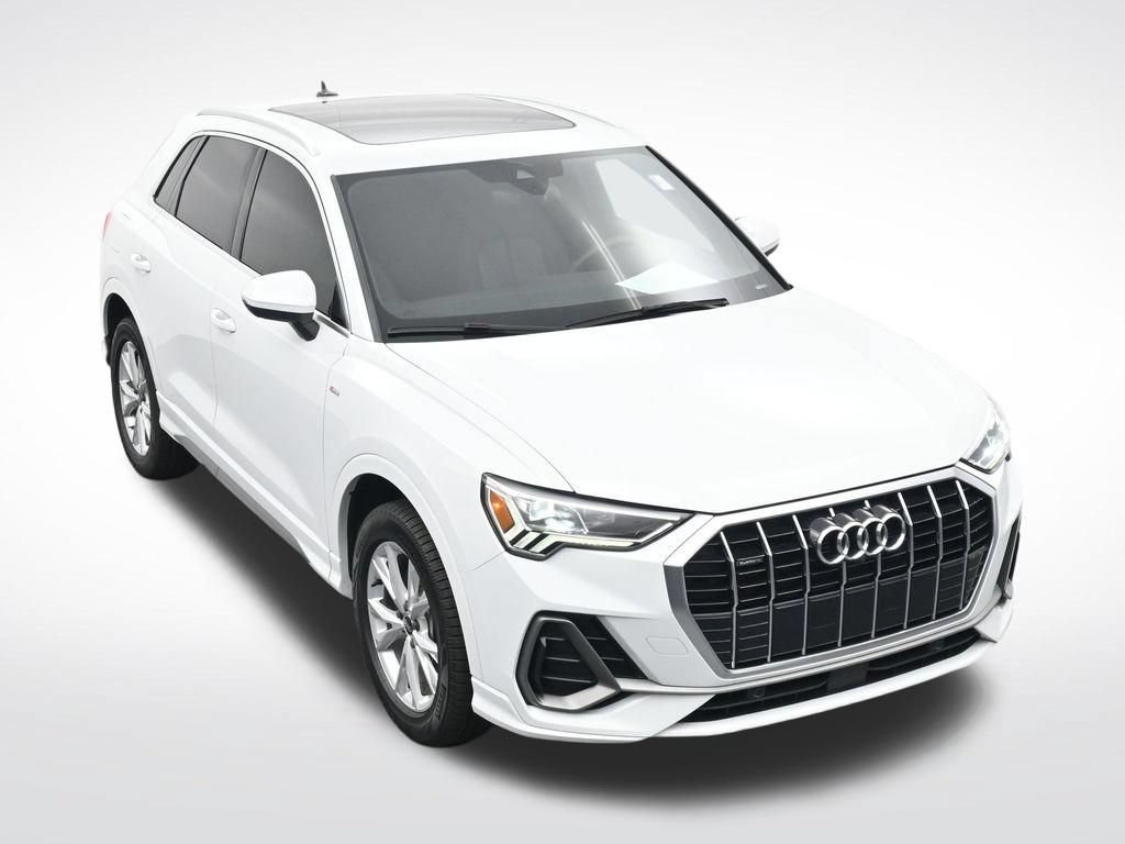 Used 2022 Audi Q3 2.0T Premium Plus w/ Premium Plus Package AWD/4WD image 25