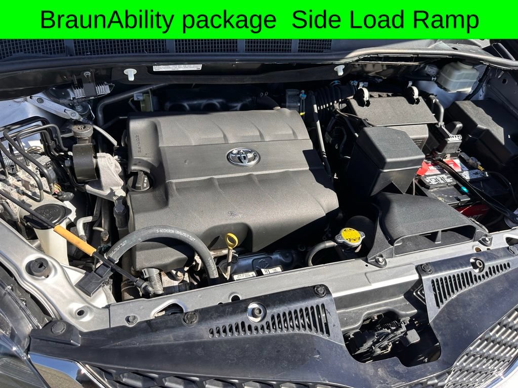 Used 2015 Toyota Sienna SE w/ SE Preferred Package FWD image 44