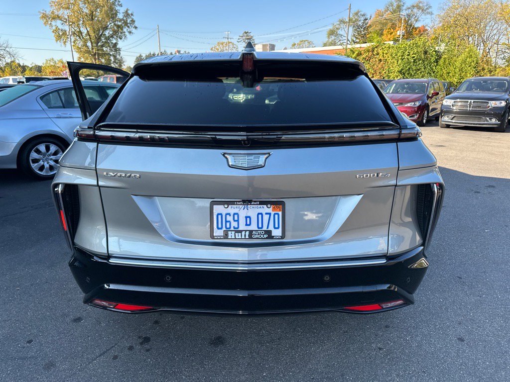 Used 2024 Cadillac Lyriq Luxury image 14