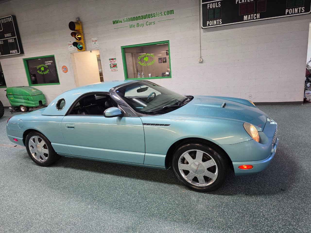 Used 2002 Ford Thunderbird RWD image 4