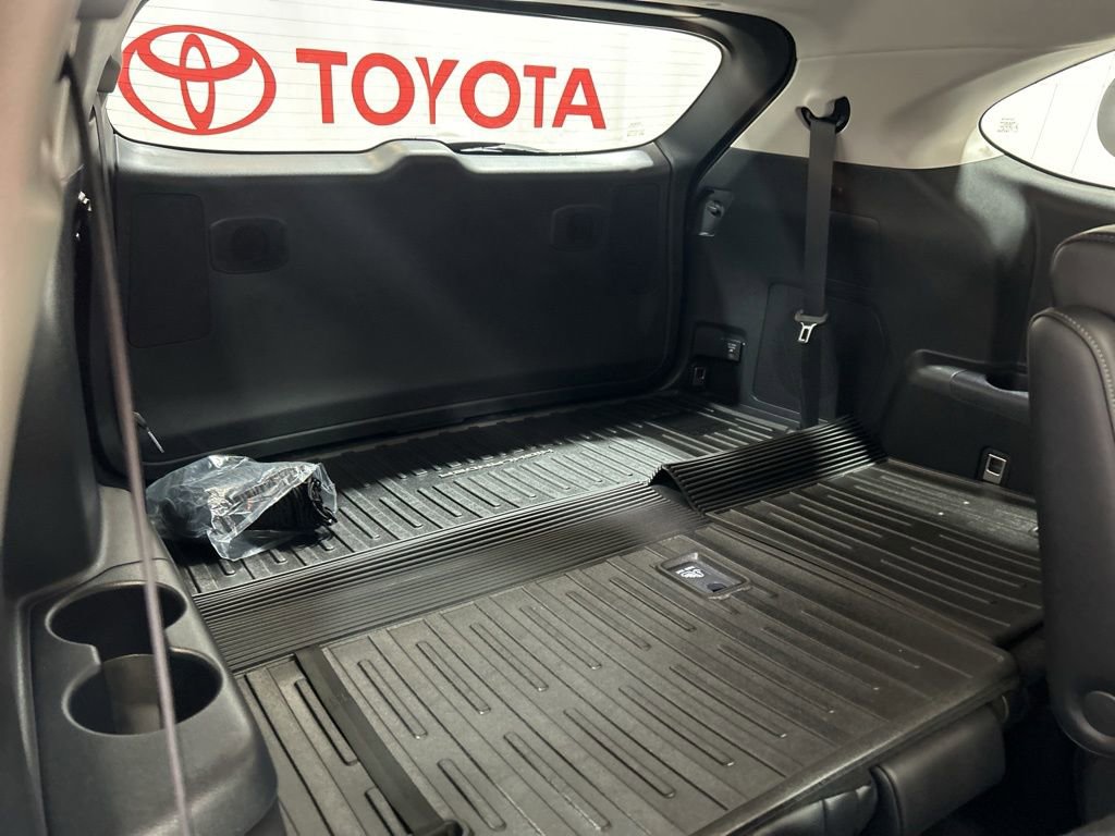 Used 2024 Toyota Highlander Platinum AWD/4WD image 19