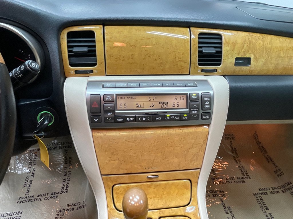 Used 2004 Lexus SC 430 Convertible RWD image 22