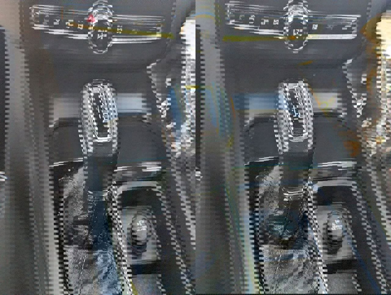 Used 2019 Volvo XC60 T5 Momentum w/ Premium Package image 27