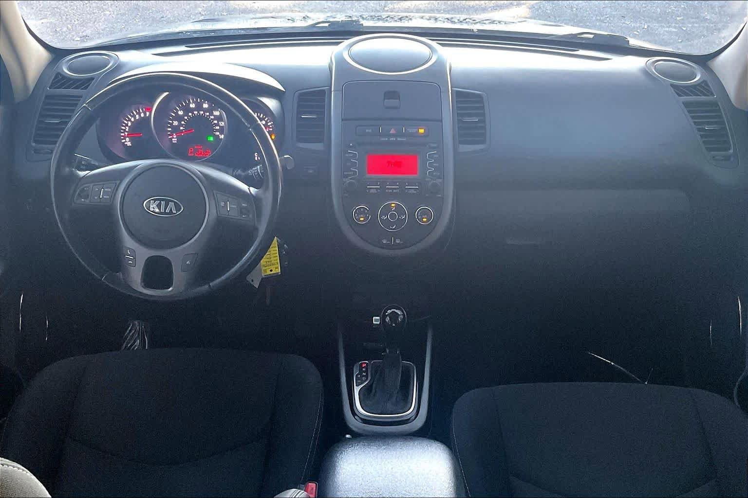Used 2013 Kia Soul + FWD image 15