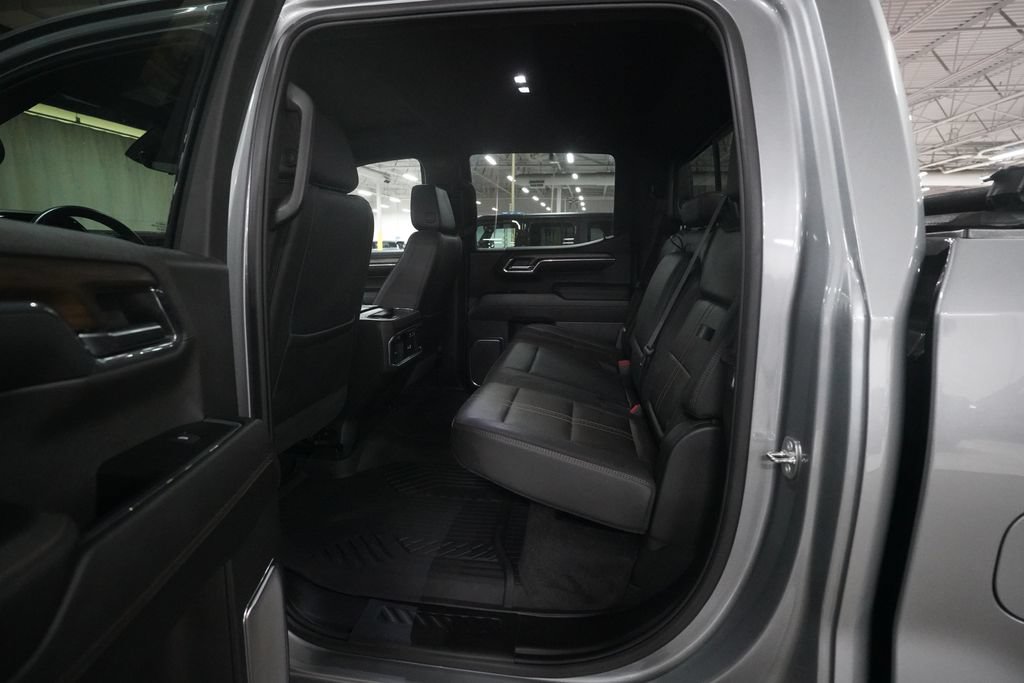 Used 2024 Chevrolet Silverado 1500 High Country w/ Technology Package AWD/4WD image 15