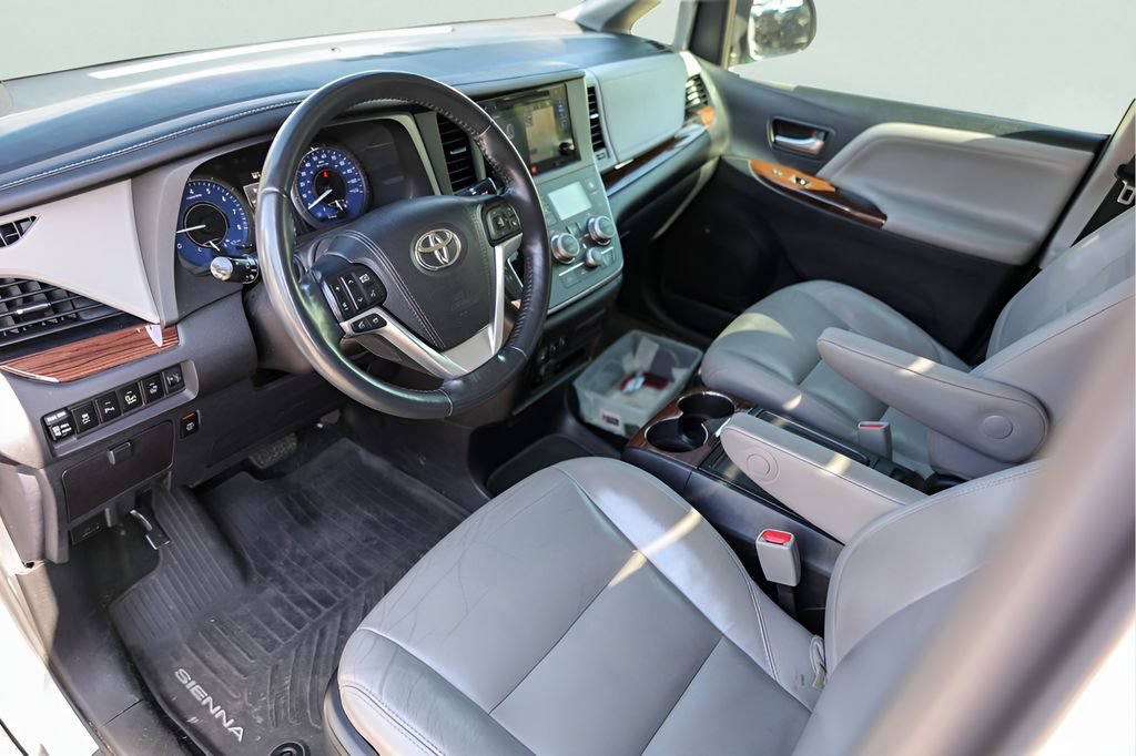 Used 2017 Toyota Sienna Limited Premium AWD/4WD image 13