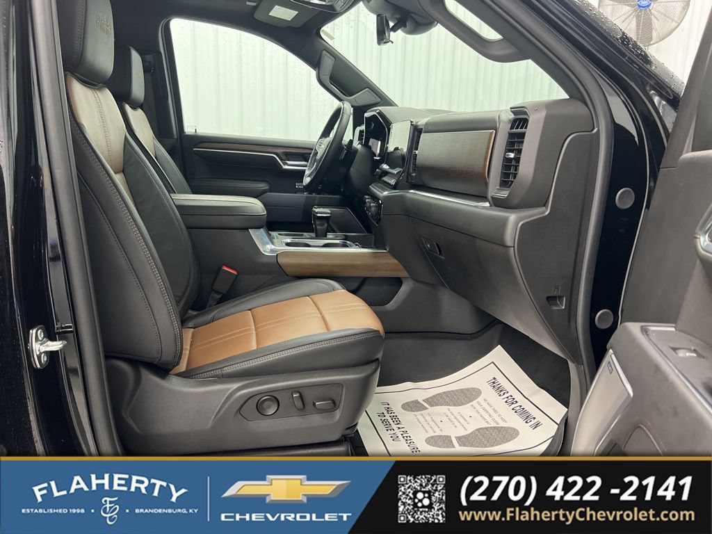 Used 2025 Chevrolet Silverado 1500 High Country AWD/4WD image 15