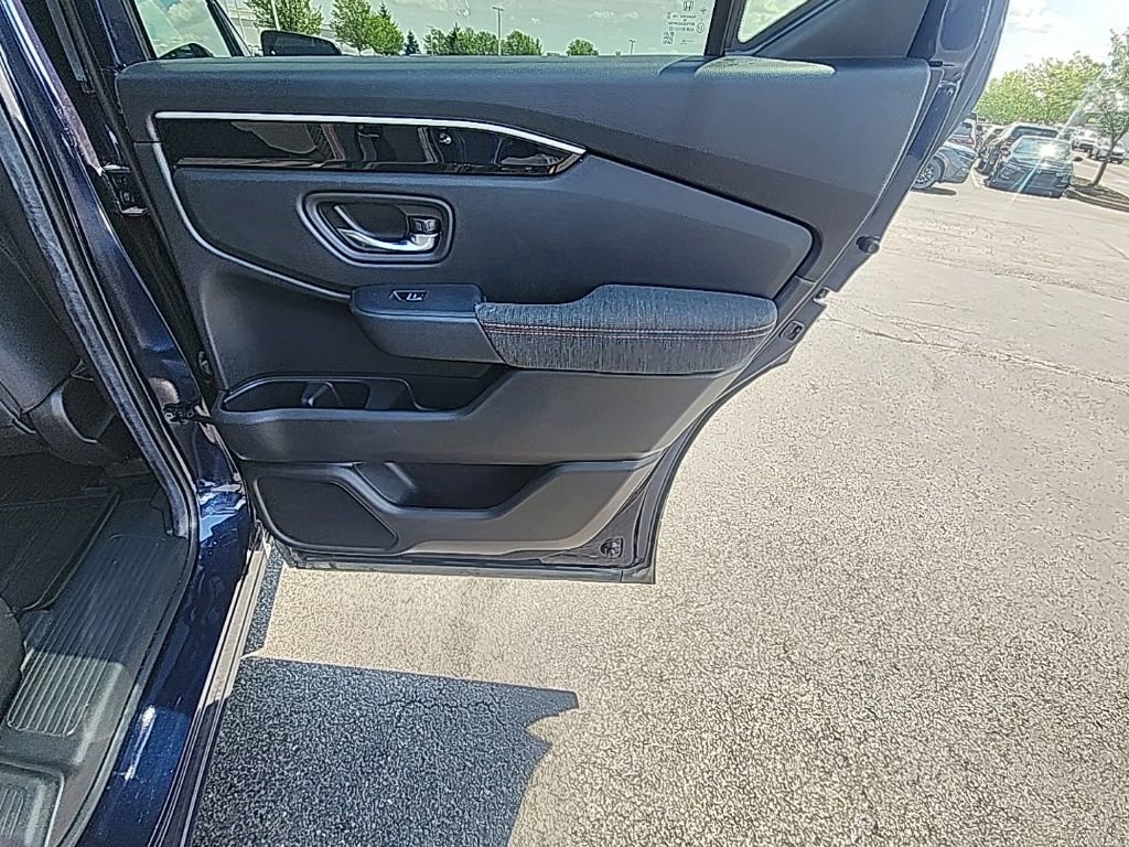 Certified 2025 Honda Pilot Sport image 29