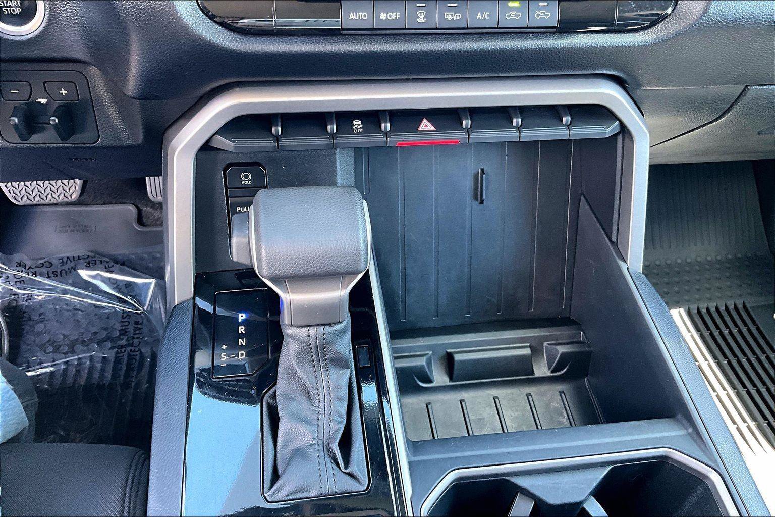 Used 2022 Toyota Tundra SR5 w/ SR5 Convenience Package AWD/4WD image 32