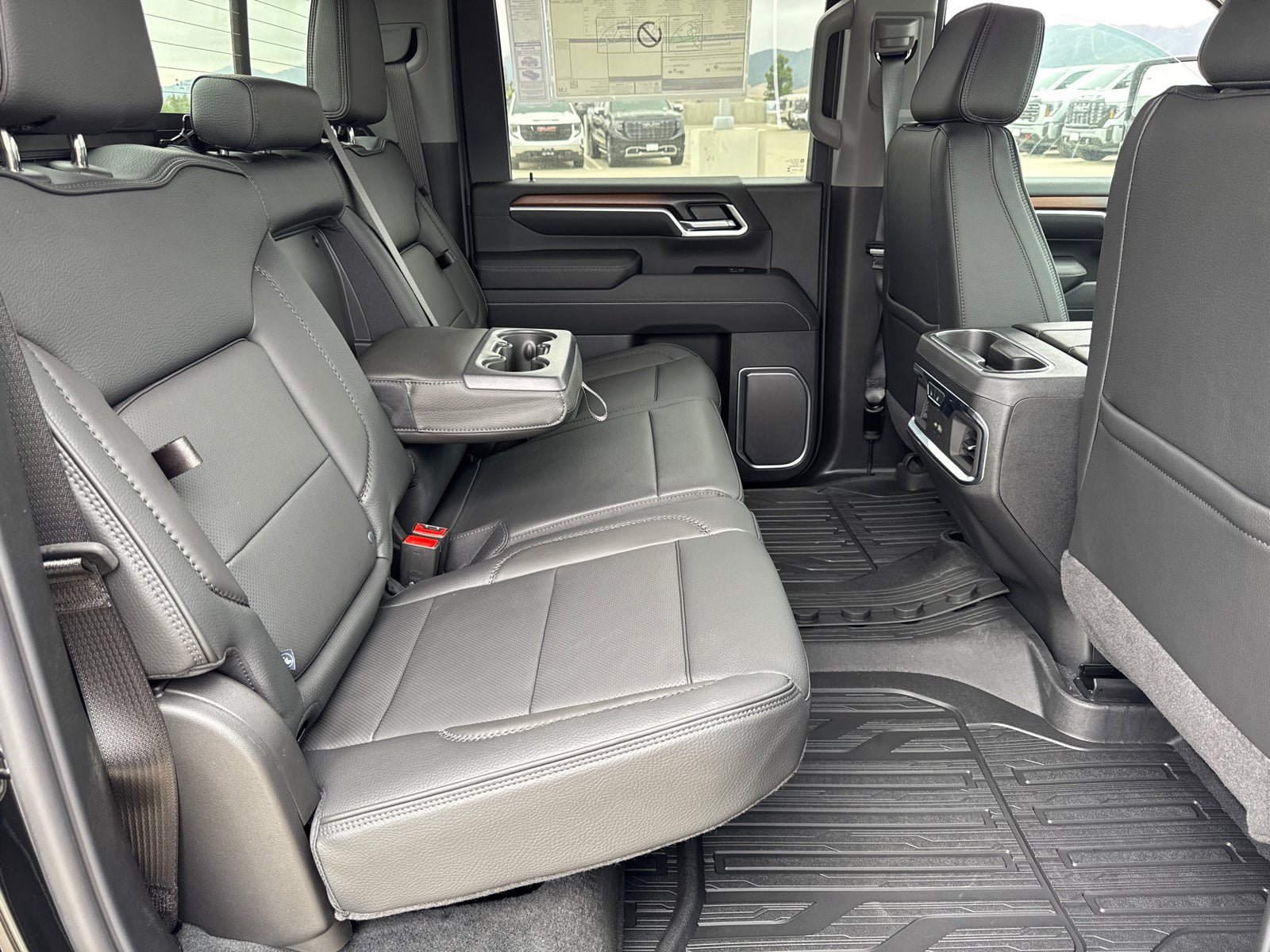 New 2026 GMC Sierra 2500 Denali w/ Denali Reserve Package AWD/4WD image 18