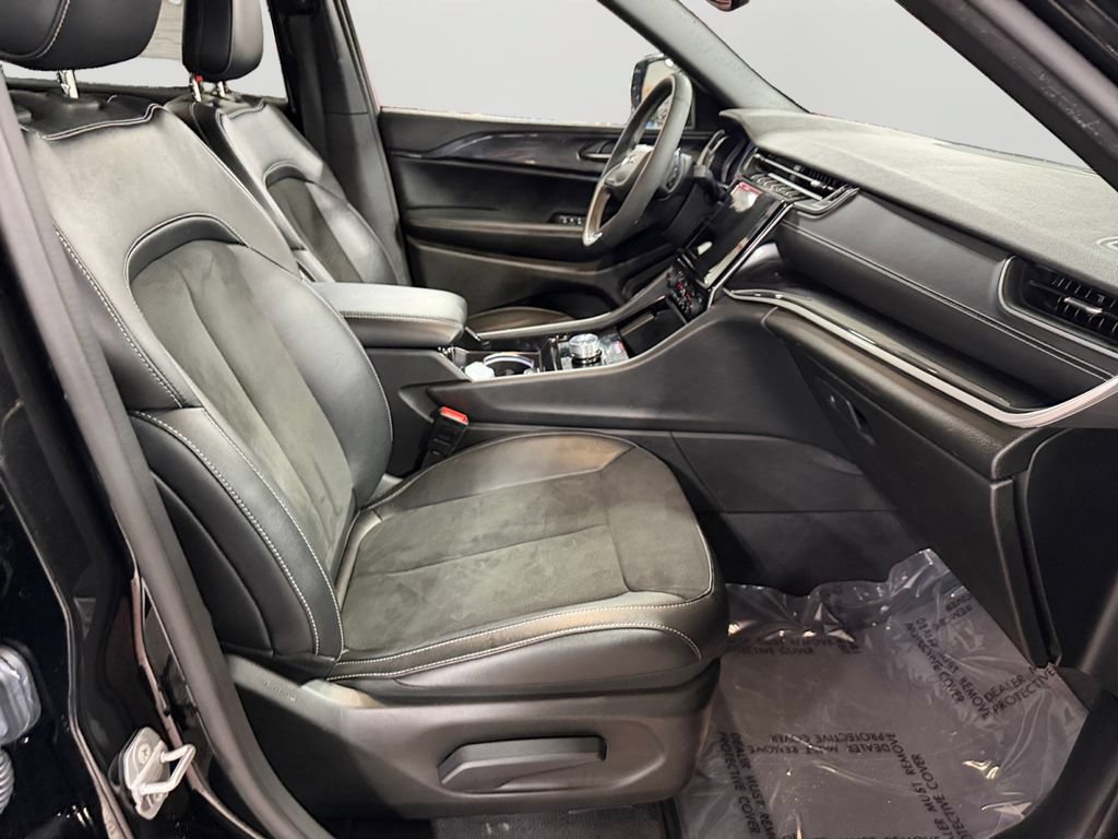 Used 2023 Jeep Grand Cherokee L Laredo AWD/4WD image 12