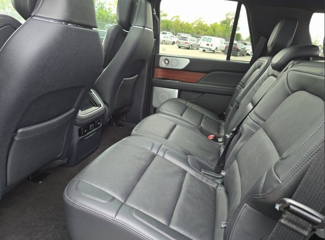 Used 2024 Lincoln Navigator Reserve image 10