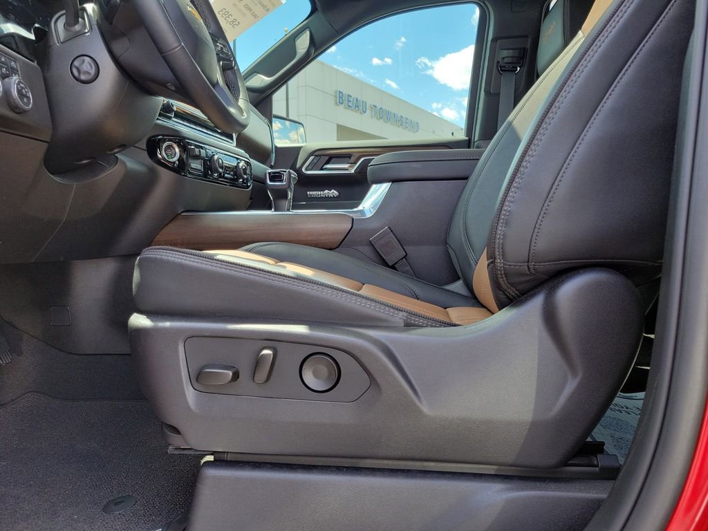 Used 2025 Chevrolet Silverado 1500 High Country w/ Technology Package AWD/4WD image 19