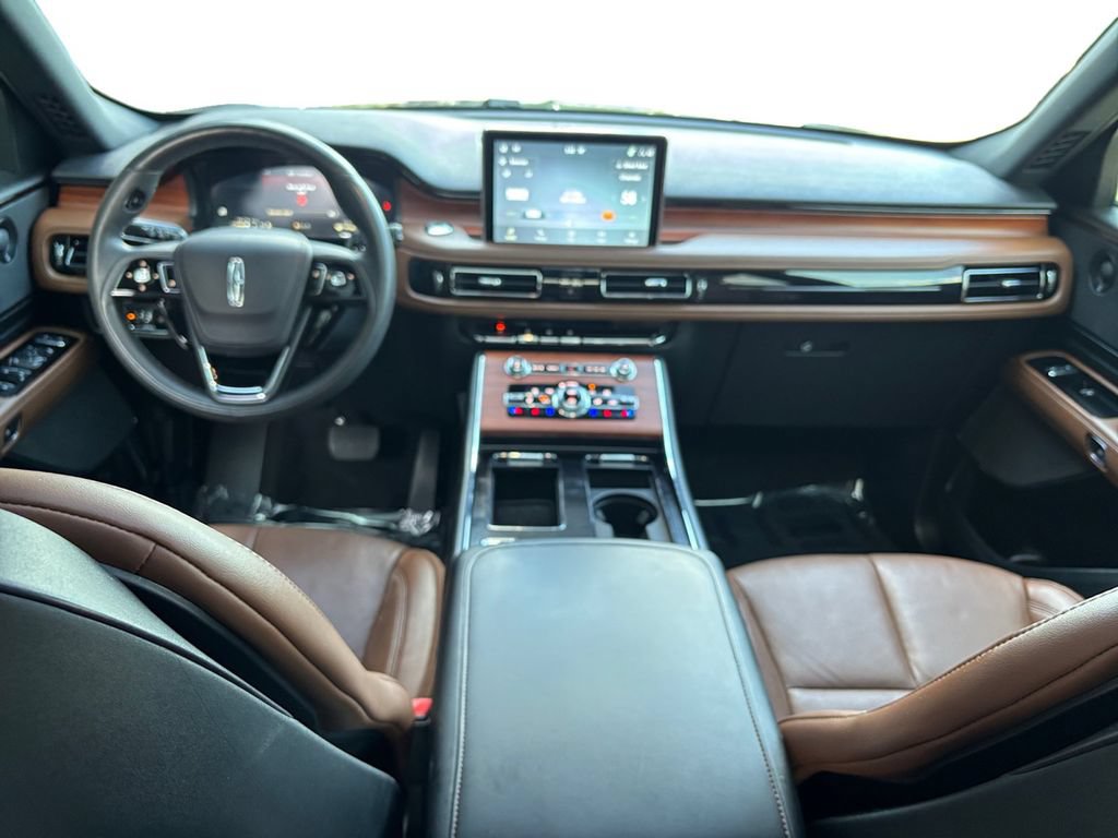 Used 2024 Lincoln Aviator Reserve w/ Elements Package Plus RWD image 11
