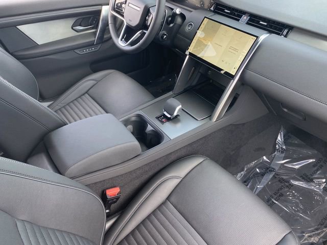 Used 2025 Land Rover Discovery Sport Dynamic SE image 11