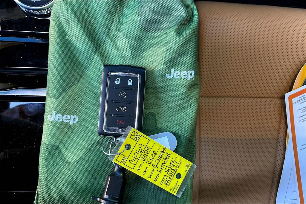 Certified 2023 Jeep Grand Cherokee L Summit w/ Luxury Tech Group V image 10