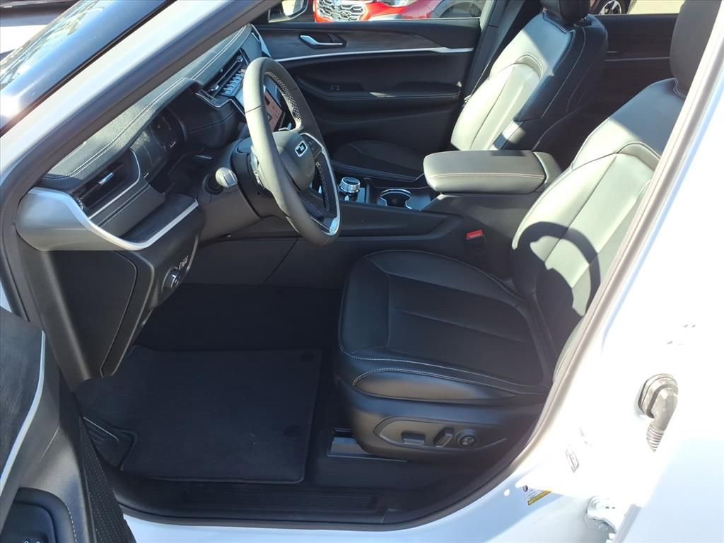 New 2025 Jeep Grand Cherokee L Limited image 11