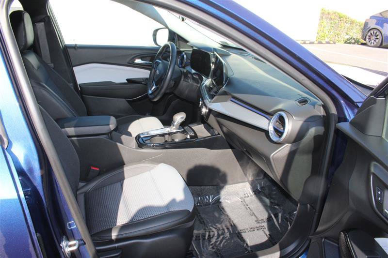 Used 2024 Chevrolet Trax LT w/ Driver Confidence Package FWD image 12