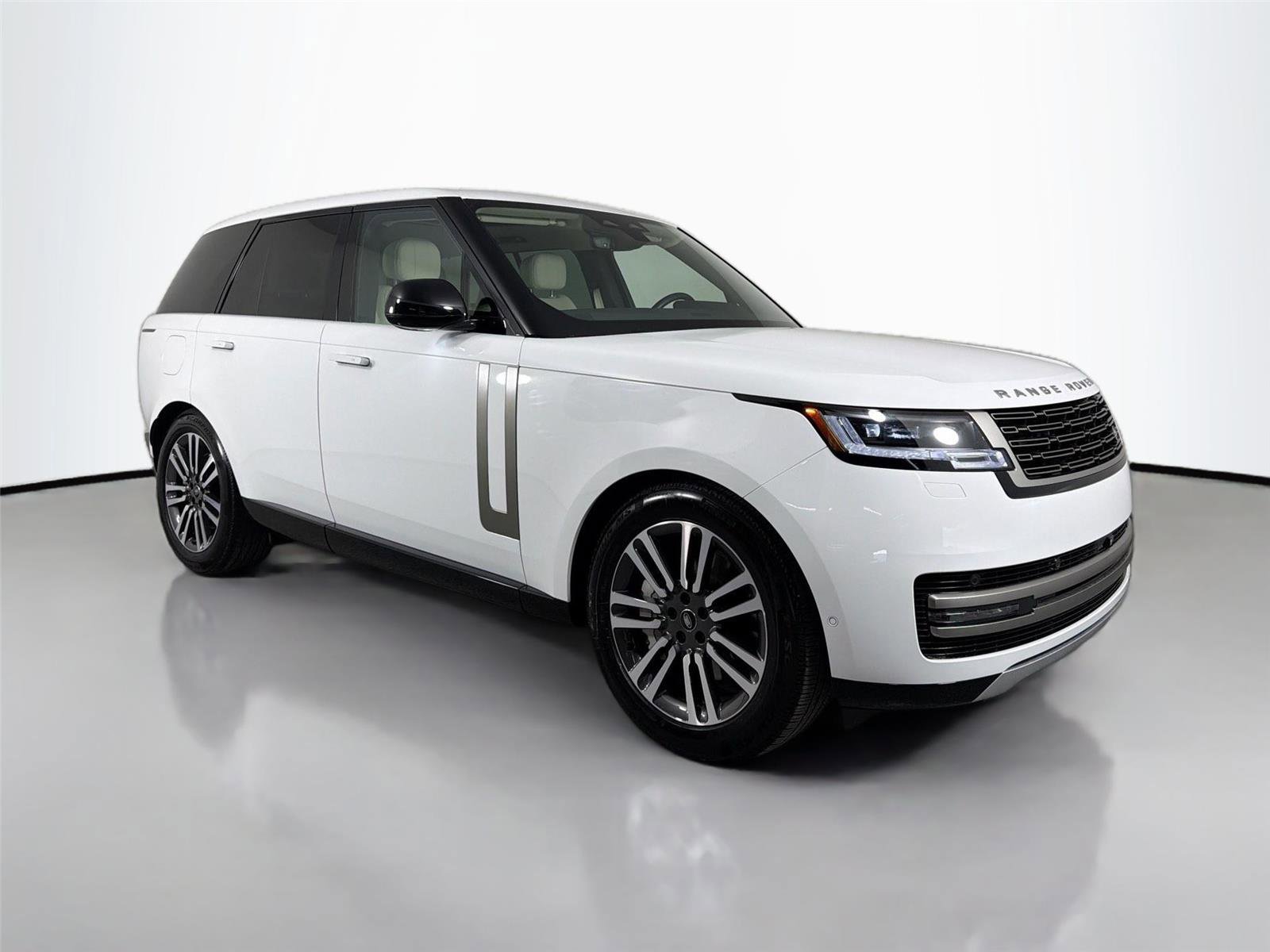 Certified 2025 Land Rover Range Rover SE AWD/4WD image 3