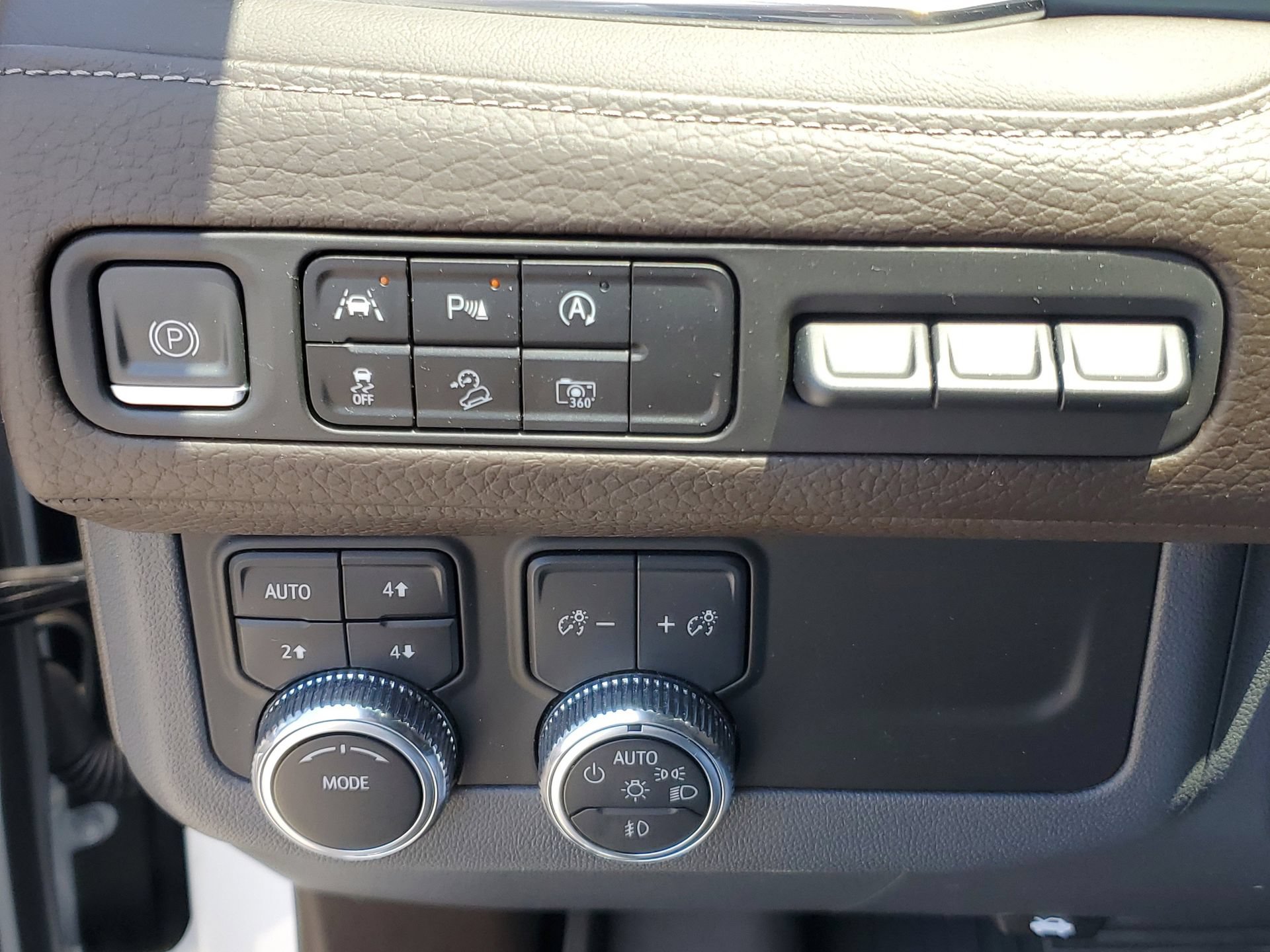 Used 2023 GMC Yukon Denali AWD/4WD image 22