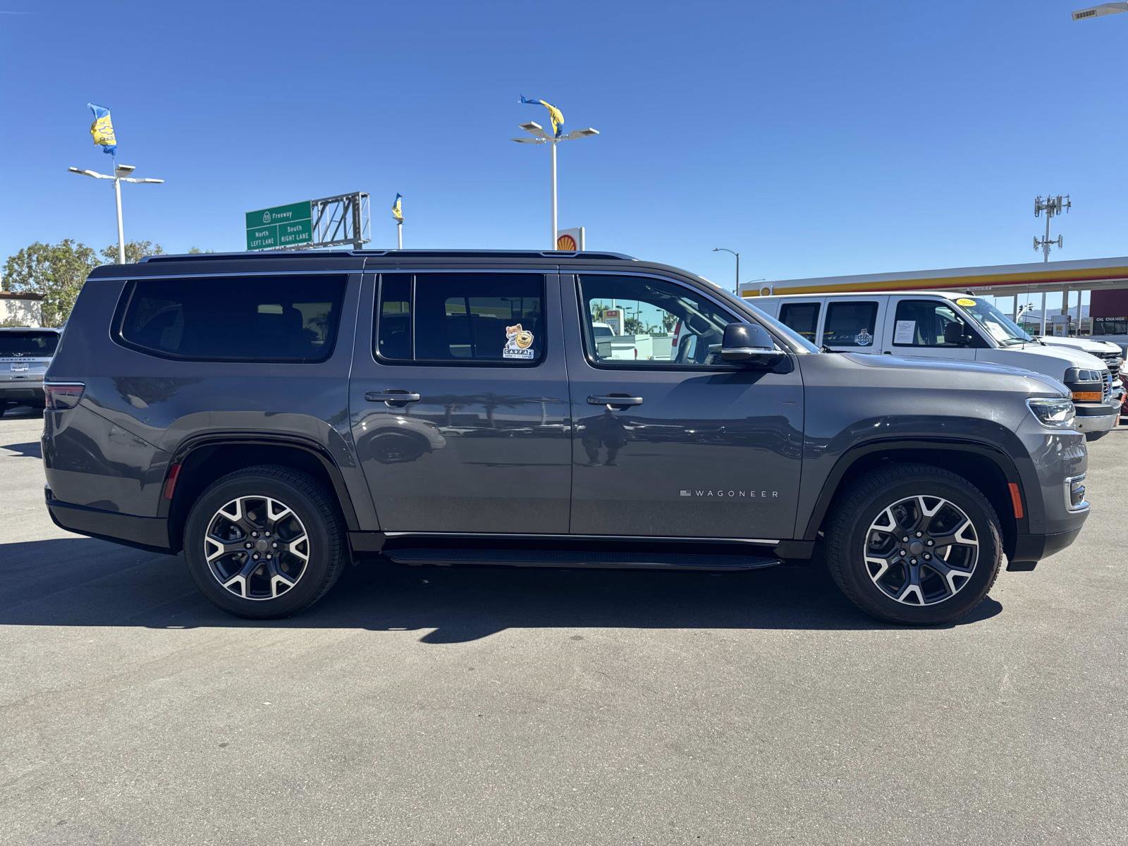 Used 2023 Jeep Wagoneer L Series III w/ Preferred Equipment Group image 4