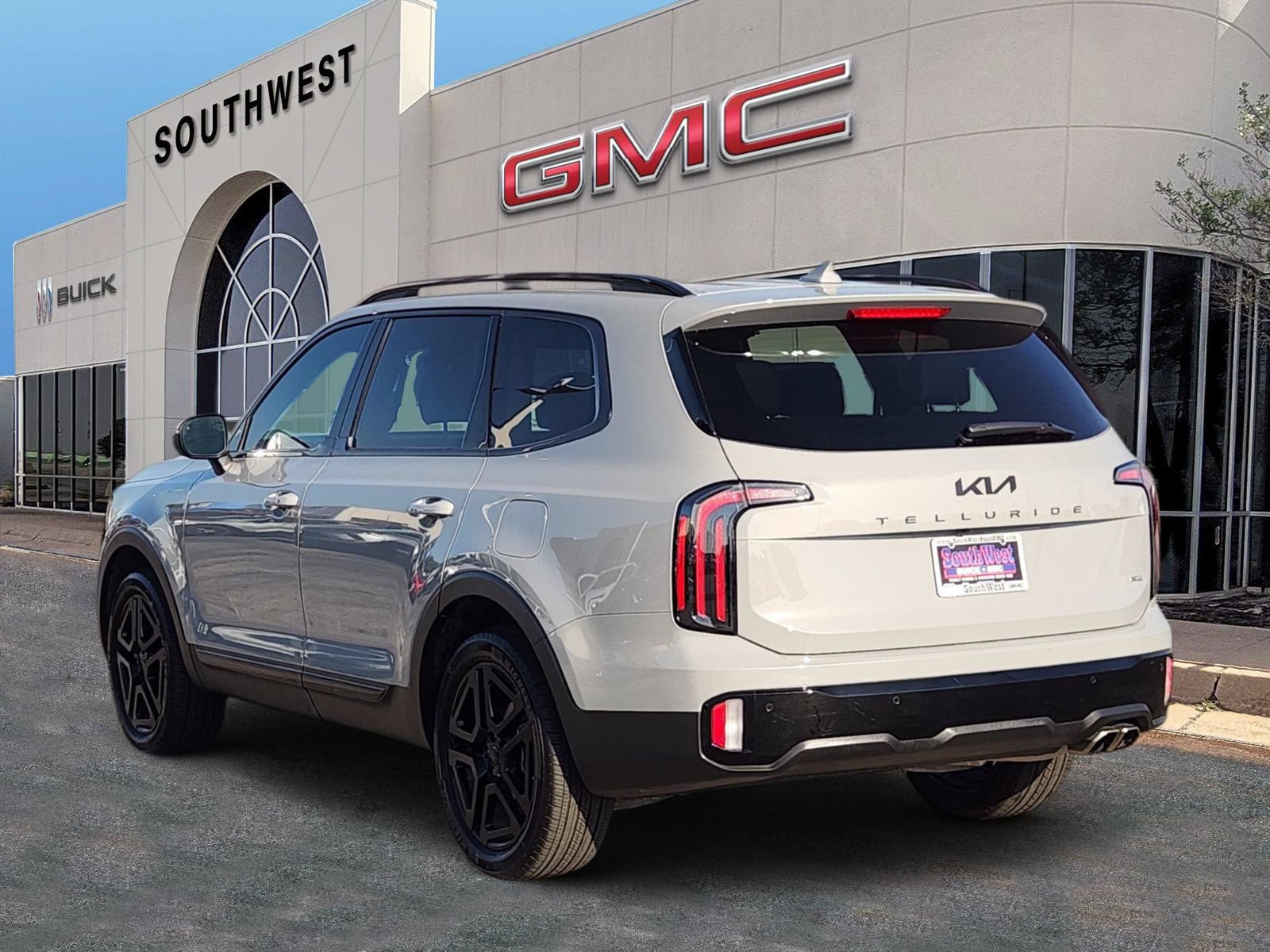 Used 2025 Kia Telluride EX X-Line AWD/4WD image 4