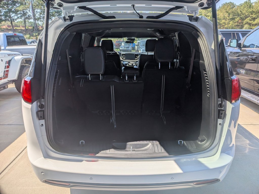 New 2027 Chrysler Pacifica LX FWD image 28