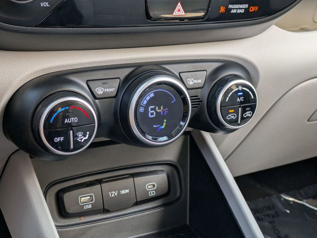 Used 2025 Hyundai Venue SEL image 17