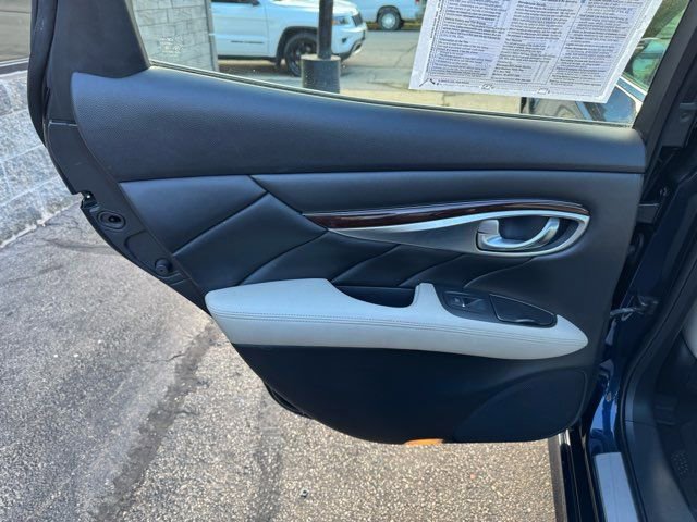 Used 2019 INFINITI Q70 Luxe w/ Sport Package image 24