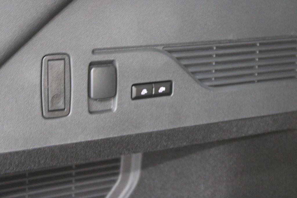 New 2025 Lincoln Nautilus Premier w/ Equipment Group 102A image 16