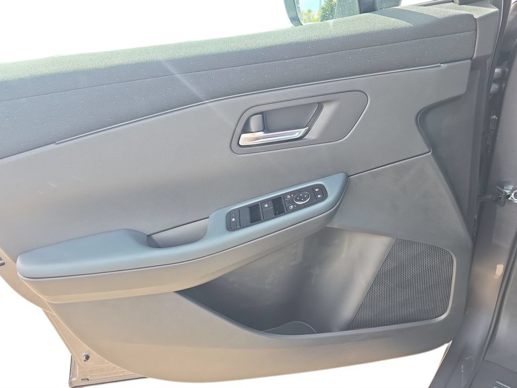 New 2026 Nissan Leaf SV+ w/ Floor Mat Package (SV+) FWD image 17
