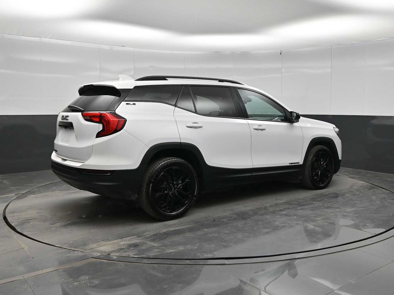 Used 2021 GMC Terrain SLE w/ Driver Convenience Package FWD image 8