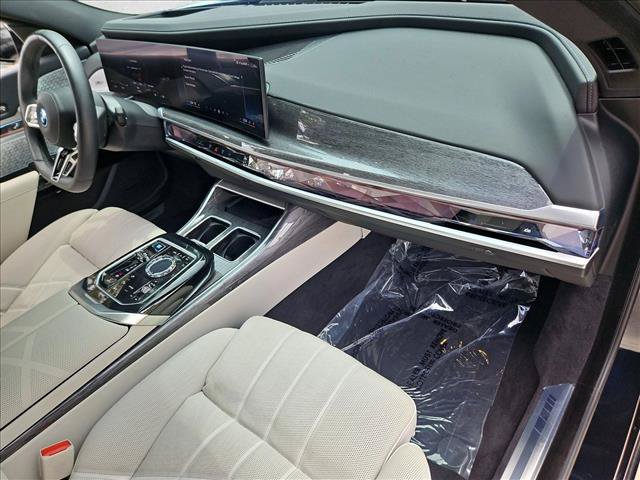 Used 2024 BMW i7 xDrive60 w/ Executive Package AWD/4WD image 21
