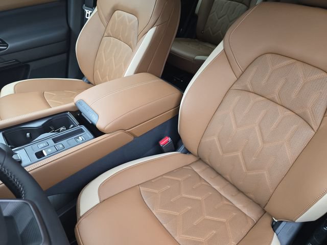 New 2026 Nissan Pathfinder Platinum FWD image 19