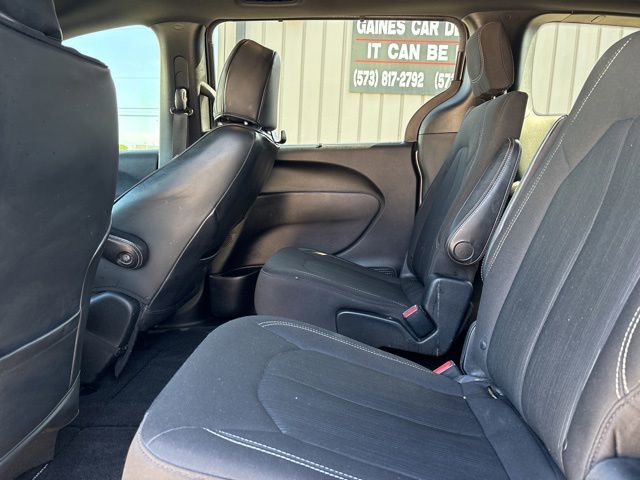 Used 2018 Chrysler Pacifica Touring Plus w/ S Appearance Package FWD image 13