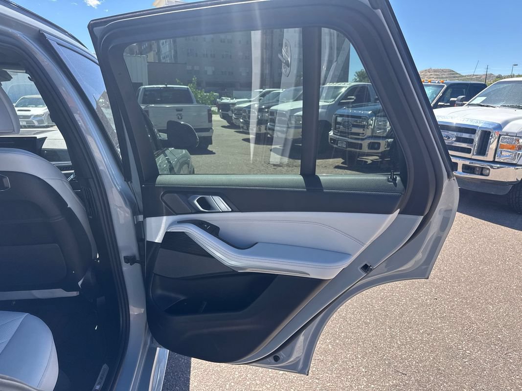 Used 2025 BMW X5 xDrive40i w/ M Sport Package AWD/4WD image 15