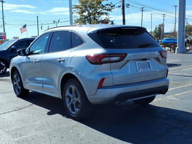 Used 2024 Ford Escape ST-Line w/ Tech Pack #1 AWD/4WD image 7