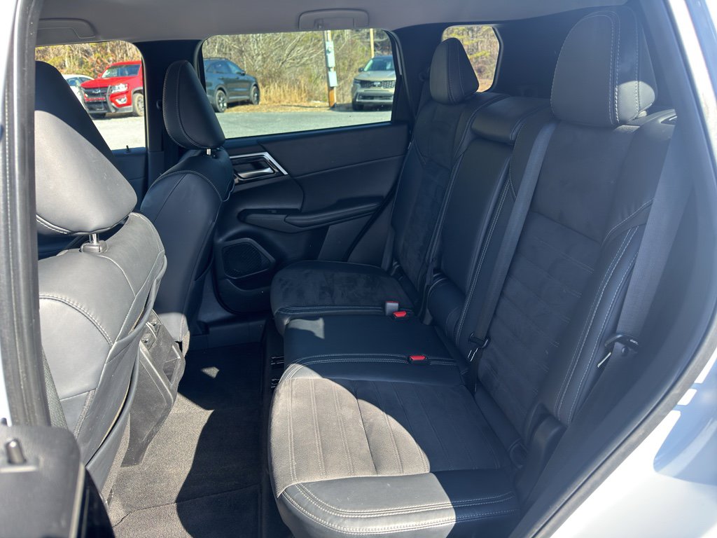 Used 2023 Mitsubishi Outlander SE image 11