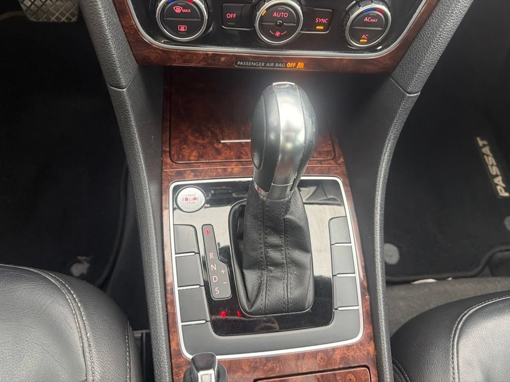 Used 2012 Volkswagen Passat 2.5 SEL Premium FWD image 17