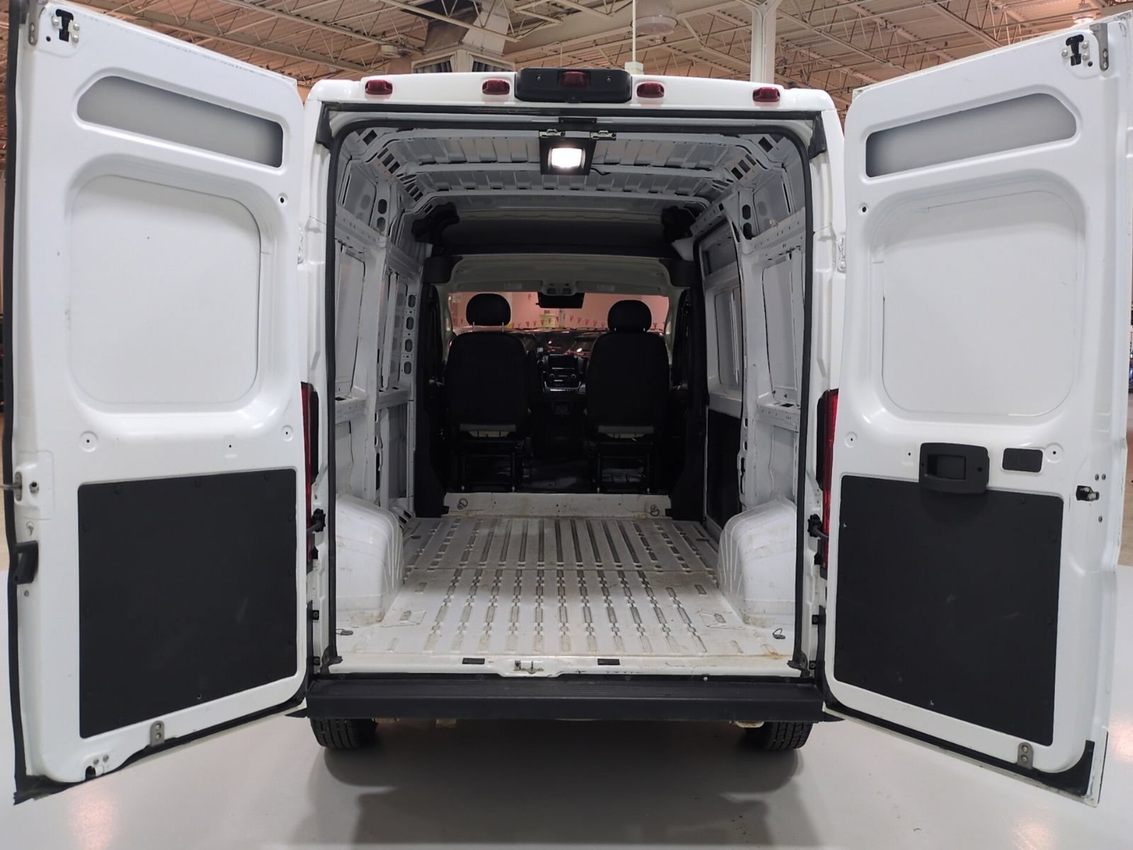 Used 2025 RAM ProMaster 2500 w/ Convenience Group FWD image 13