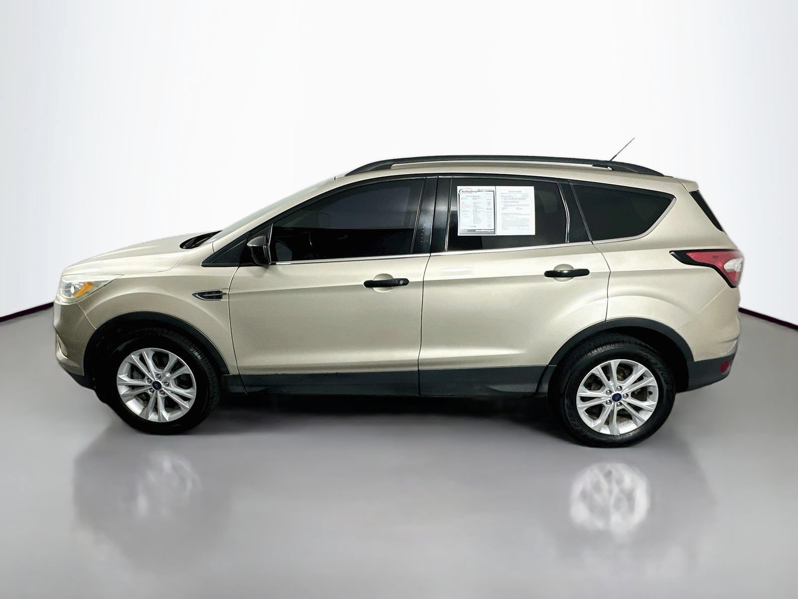 Used 2017 Ford Escape SE w/ SE Leather Comfort Package AWD/4WD image 4