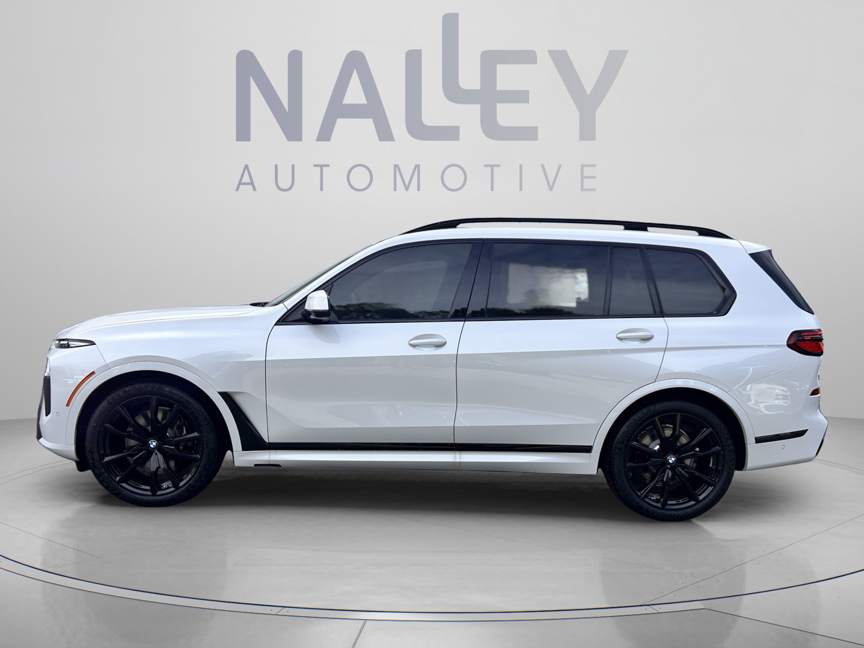 Used 2027 BMW X7 xDrive40i w/ M Sport Package AWD/4WD image 2