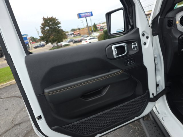 Used 2025 Jeep Wrangler Unlimited Sahara w/ Safety Group AWD/4WD image 14